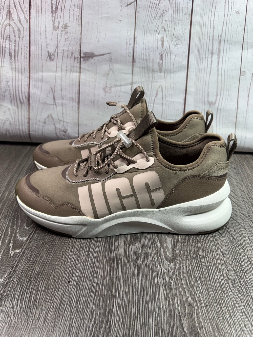 UGG WOMEN LA DAZE SNEAKERS